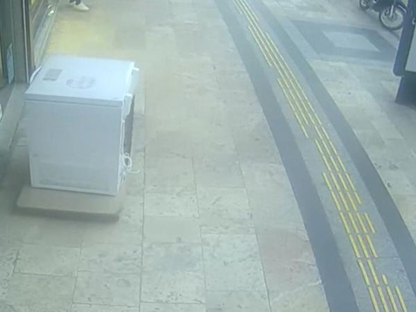 Düzce’de Etkili Olan Rüzgar Çamaşır Makinasını Metrelerce Sürükledi