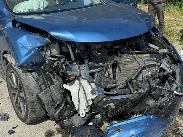 Düzce'de mahalle arasında sıkışmalı kaza: 2 yaralı
