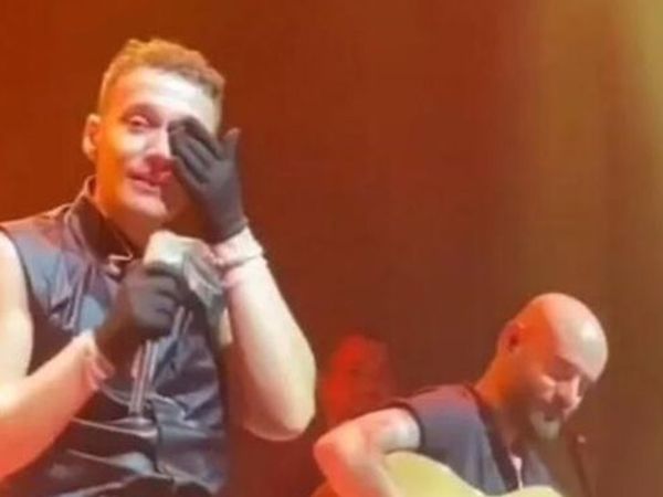 Edis'in sahnede zor anları. Pantolunu yırtıldı