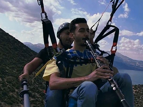 Eğirdir Gölü’ndeki Kuraklığa Ses Olmak İçin Gökyüzünde Klarnet Çaldı