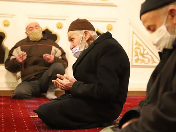 Elazığ’lı Amcanın Sabah Namazına Kavuşma Sevinci