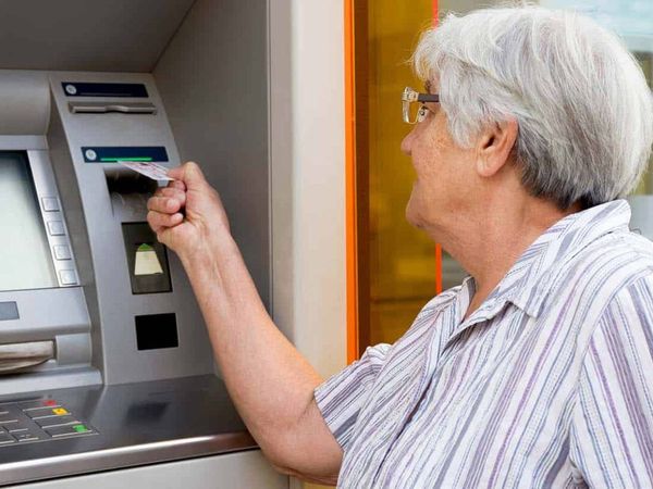 Emekliye Müjdeyi Cem Küçük Verdi: Emekliye Zam En Az Yüzde 30-40 Arasında Yapılacak!