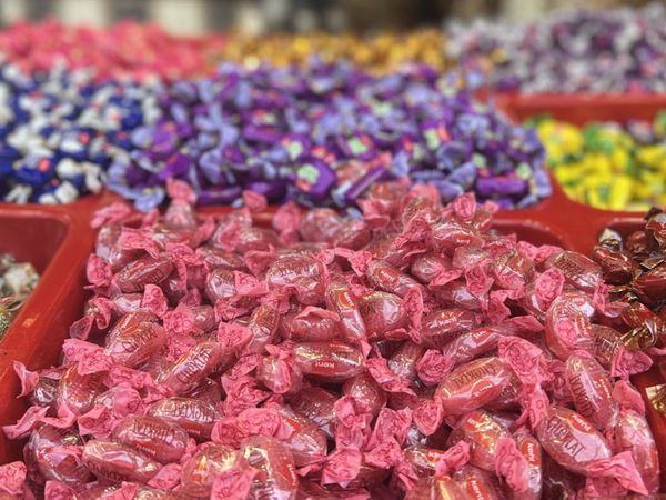 Eminönü'nde bayram havası! Tezgahlar rengarenk şeker ve lokumlarla doldu
