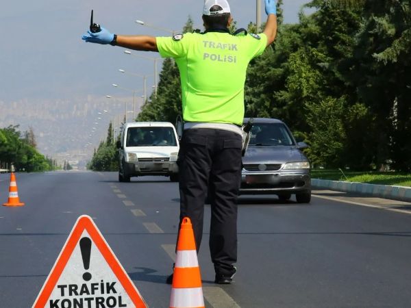 Emniyet Müdürlüğü’nden çakar ve egzoz denetimi! 30 Bin TL ceza ve 10 araç trafikten men edildi