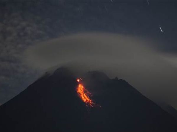 Endonezya'da Merapi Yanardağı'nın Patlama Anları