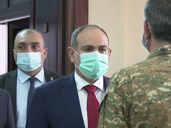 Ermenistan'da Gerilim Arttı: Savcılık Binası Önünde Protesto