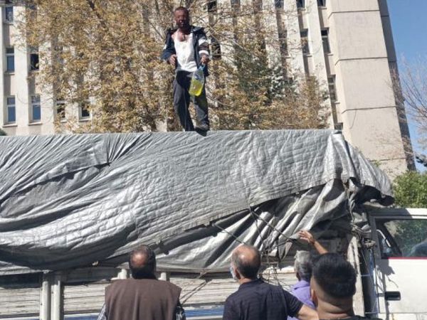 Erzurum'da Eşiyle Tartışan Bir Vatandaşın Yaptığı Şeye Polis Bile İnanamadı!
