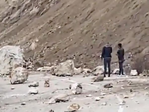 Erzurum'da Yaşanan Şiddetli Depremden Sonra Heyelan Meydana Geldi