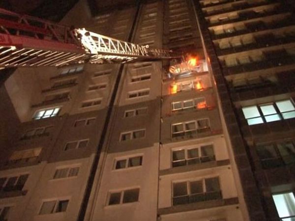 Esenyurt'ta Bir Apartmanın 9'uncu Katında Yangın Çıktı