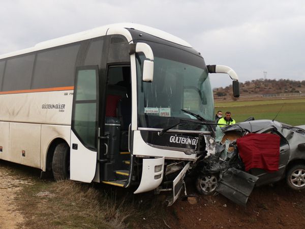 Eskişehir'de korkunç kaza! Servis otobüsü ile otomobil çarpıştı: Ölü ve yaralılar var