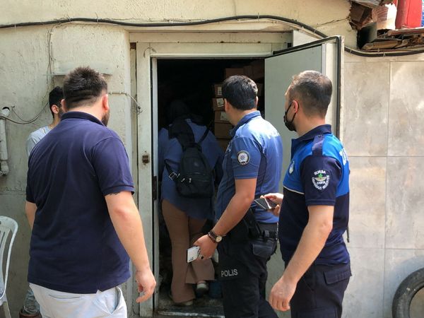 Et işleme tesisinde mide bulandıran görüntüler!