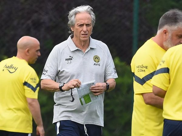 Fenerbahçe Jorge Jesus yönetiminde ilk antrenmanına çıktı