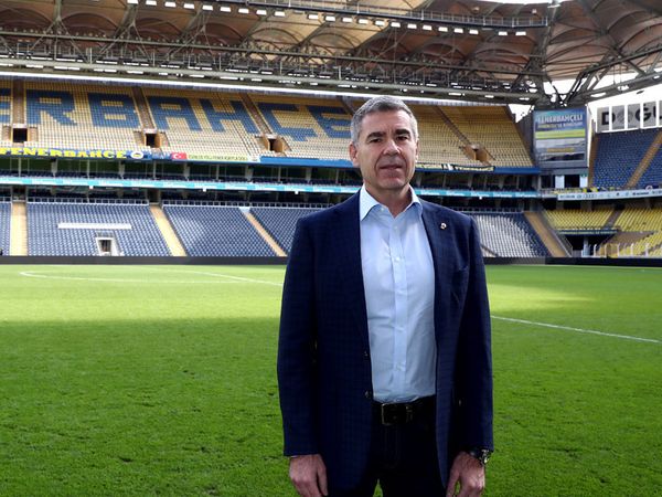 Fenerbahçeli Yöneticinin Sözleri Stüdyoyu Karıştırdı!