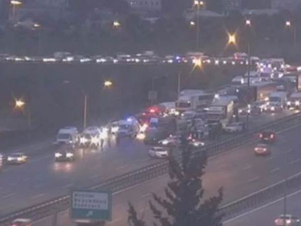 Esenyurt TEM Otoyolu'nda 12 Aracın Karıştığı Zincirleme Kaza