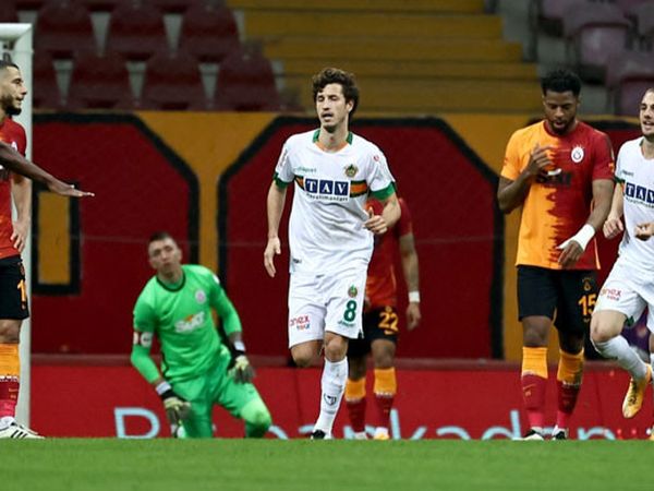 Galatasaray'a Kendi Sahasında Alanyaspor Şoku!