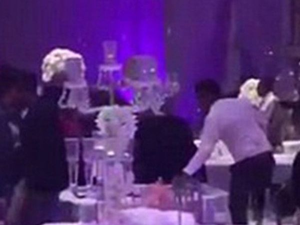 Gelinlik Giyen Eski Sevgili Düğünü Bastı