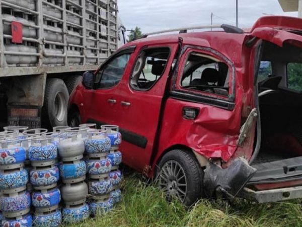 Giresun'da Tüp Yüklü Kamyonet Kazası: 7 Araç Hasarlı