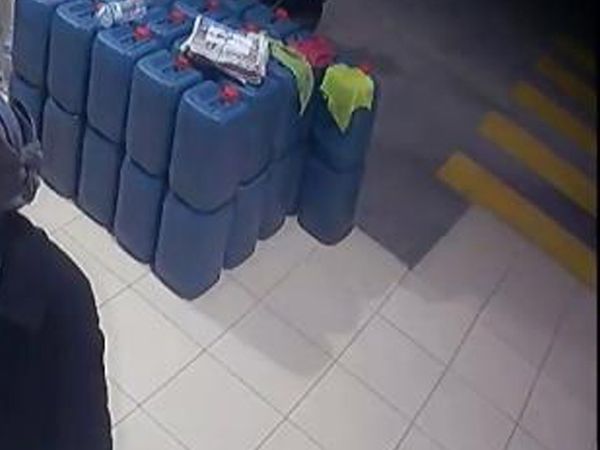 Giydiği Tişörtü Kar Maskesi Yaptı! Akaryakıt İstasyonunun Marketini Soydu
