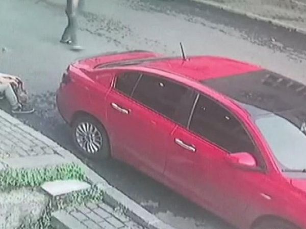 Güngören'de Kafa Attığı Kişiyi Silahla Kovaladı
