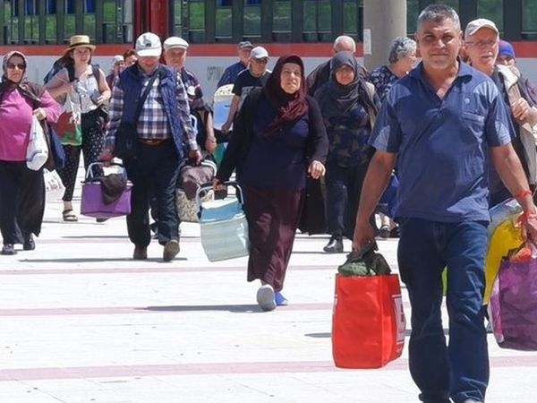 Gurbetçiler akın akın Edirne'ye gelmeye başladı! Avusturya'dan kalkan tren Edirne Tren Garı'na ulaştı