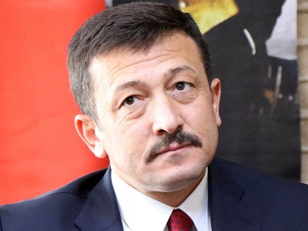 Hamza Dağ  İzmir seçim reklam filmini paylaştı: Bornova - Karşıyaka 10 dakika olacak!