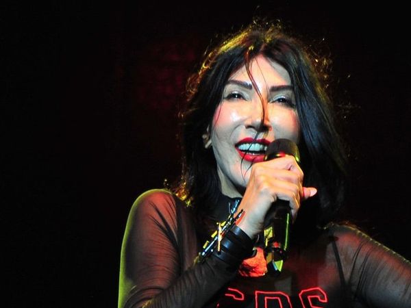Hande Yener Fransız Askısı Yaptırdı