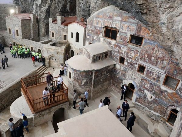Hasret Bitti! Sümela Manastırı, 5 Sene Sonra Türküler Eşliğinde Ziyarete Açıldı