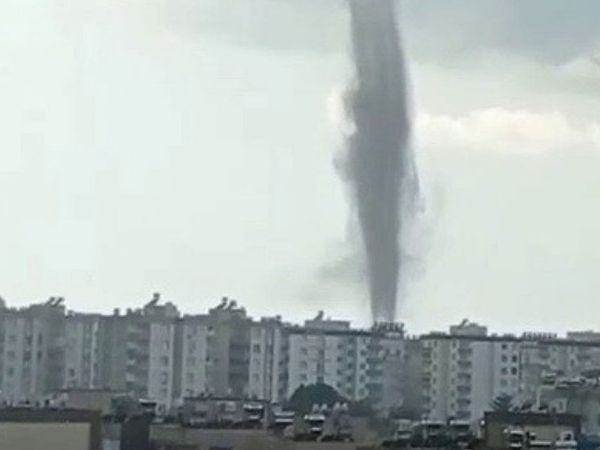 Hatay’da Korku Dolu Anlar! Deniz Üstünde Hortum Oluştu