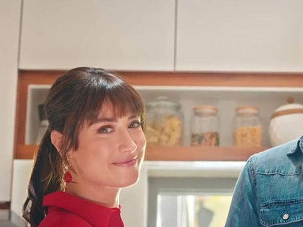 Hazal Kaya Ekranlara Geri Dönüyor!