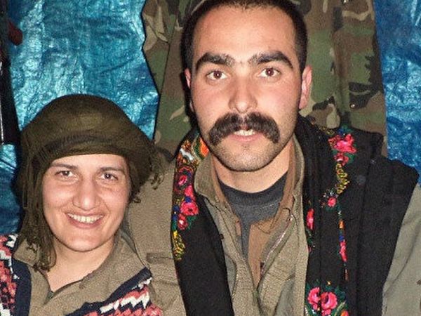 HDP’li Vekil Semra Güzel’in Terörist Sözlüsüyle PKK Kampında Çekildiği Yeni Fotoğrafları Ortaya Çıktı