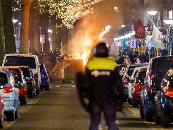Hollanda'da Protestolarda Gözaltılar Çoğaldı