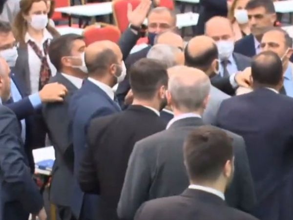 İBB Meclis'inde CHP'nin 15 Temmuz İddiası Tartışma Çıkardı