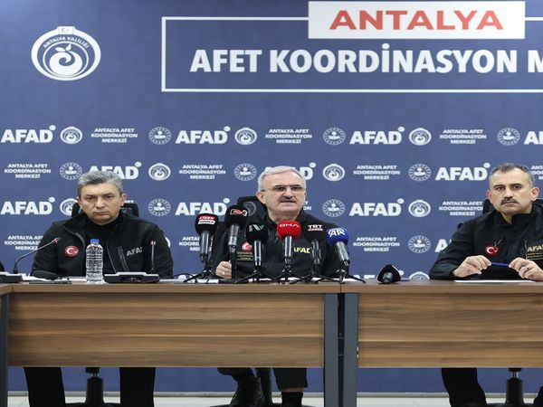 İçişleri Bakan Yardımcısı Karaloğlu, Antalya'da şiddetli yağışla ilgili basın toplantısında konuştu!