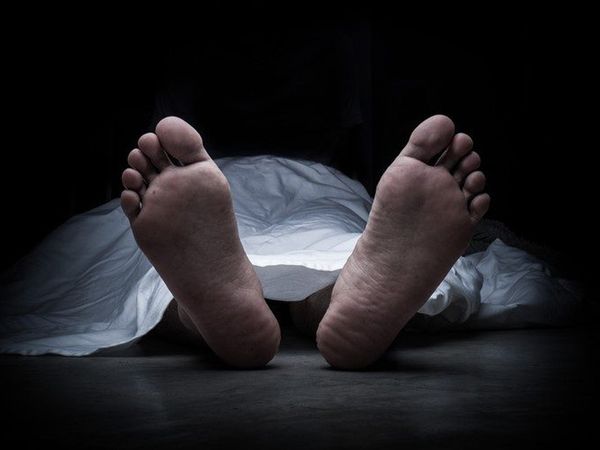 İngiltere'de bir hemşire ölmek üzere olan hastalarıyla yaşadığı ilginç olayları anlattı