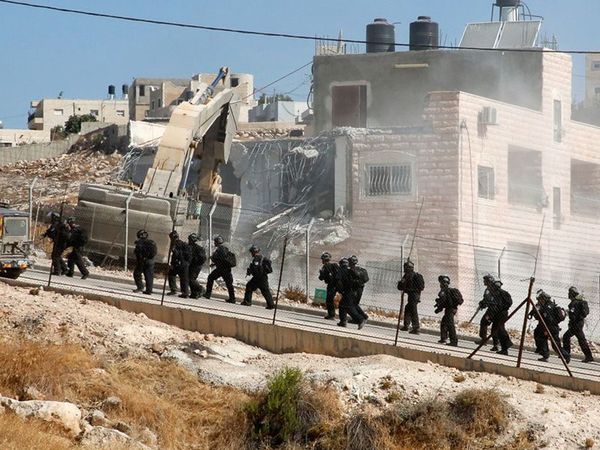 İşgalci İsrail askeri Filistinli 10 yaşındaki kıza ses bombası attı
