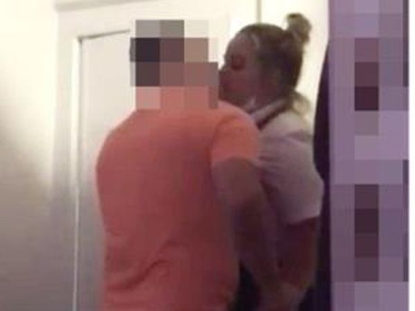 İskoçya’da Erkek Mahkum Kadın Gardiyanla Birlikte Oldu