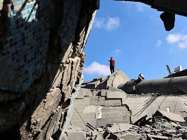 İsrail Gazze’deki Camileri Vurdu