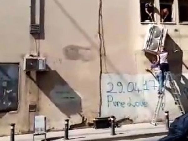 İstanbul Bayrampaşa'da Bir İş Yerin Klimasını Söken 5 Kişiyi Gören Vatandaşlar Pes Yahu Dedi