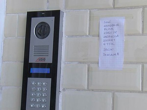 İstanbul Bayrampaşa'da Trajikomik Olay: Apartman Sakinleri Hırsıza Not Bıraktı!