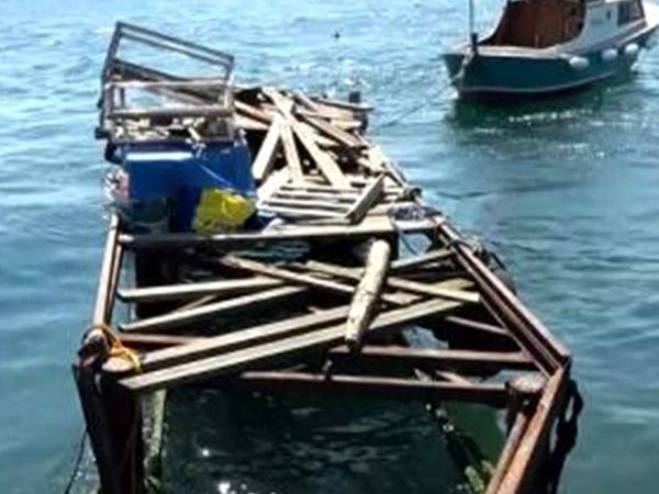 İstanbul Boğazı'nda Korku Dolu Anlar! Savaş Gemileri Hız Yapınca İskele Parçalandı, Kafeleri Su Bastı