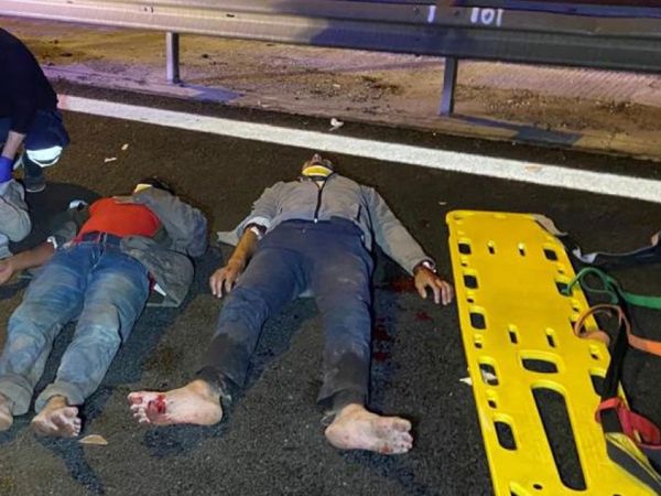 İstanbul Büyükçekmece TEM Otoyolu'nda Kaza! İçinde Yolcu Olan Taksi Yakıt Tankerine Çarptı