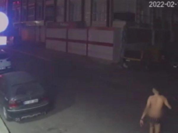 İstanbul Esenyurt'ta Akılalmaz Olay: İç Çamaşırıyla Sokağa Çıktı! Esnaf Adeta Şaşkına Uğradı