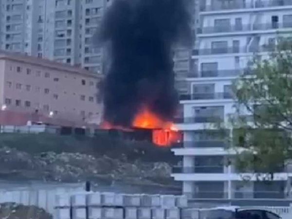 İstanbul Esenyurt'ta korkutan  yangın! Geri dönüşüm ve atıp toplama alanında yangın çıktı