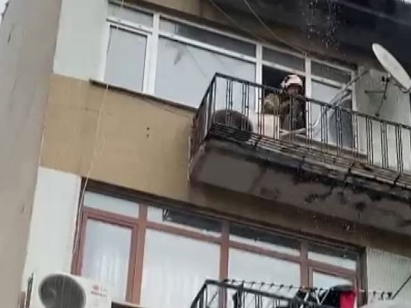 İstanbul Fatih'te Balkonda Can Pazarı