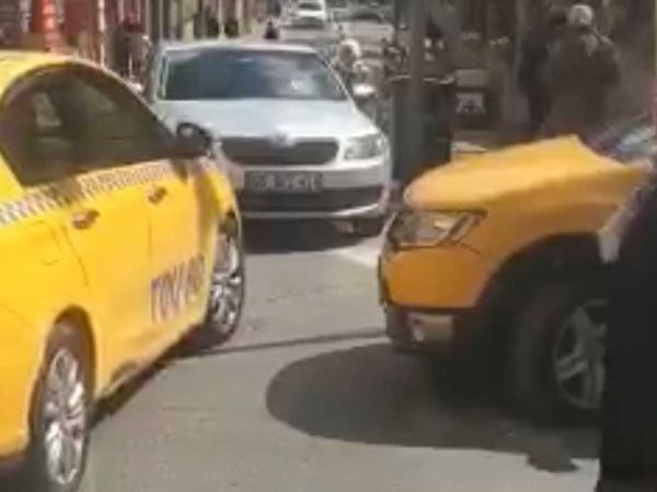 İstanbul Fatih'te yaşlı kadının zor anlar: Taksi ne olur beni al!
