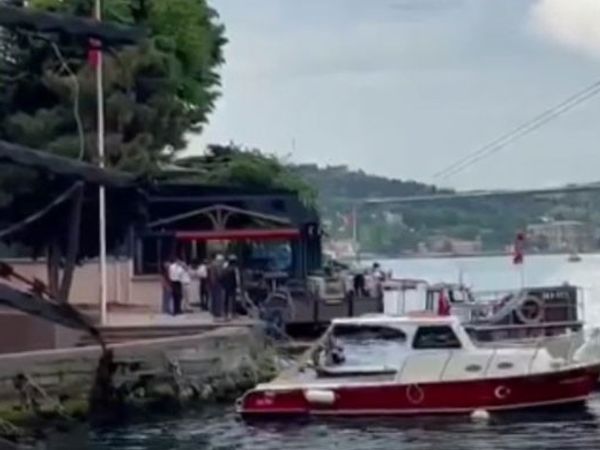 İstanbul Üsküdar'da Ticari Araç Denize Düştü!