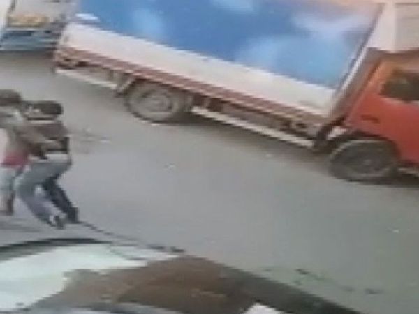 İstanbul'da Bıçaklanan Gencin İmdadına Amcası Koştu