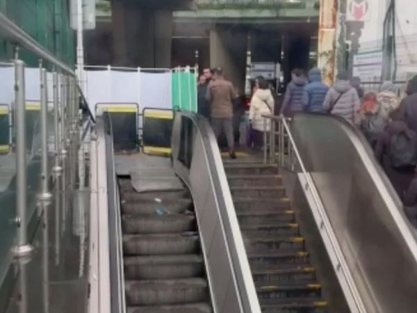 İstanbul'da bir işçi yürüyen merdivene sıkıştı: İşçi hayatını kaybetti