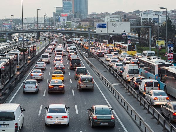 İstanbul'da Bugün Trafik Yoğunluğu Erken Başladı