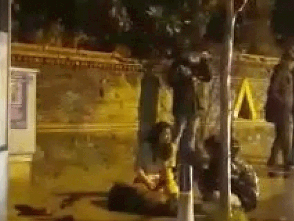 İstanbul’da Feci Olay: İBB'ye Bağlı İETT Durağındaki Elektrik Akımına Kapılan Köpek Can Verdi!